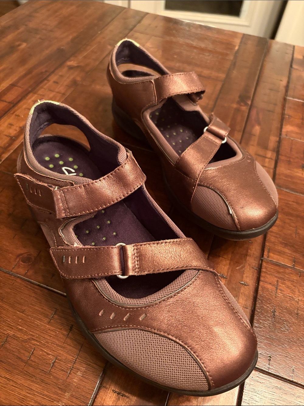 Clarks Wave Women’s Bronze Shoes - Size 10 - Athletic, Walking, Comfort NWOT